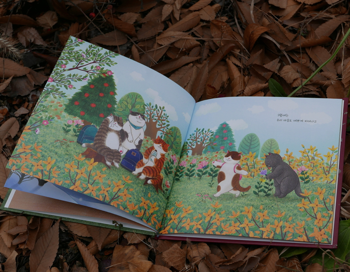 Cat and Four seasons Art Book by nyangsongi (Hardcover)