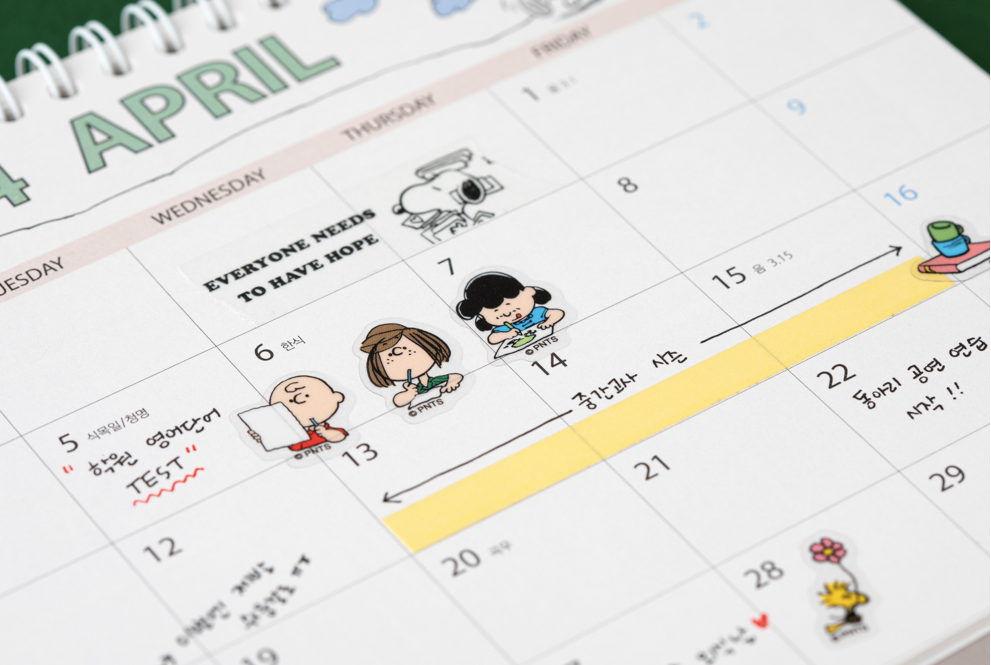2022 Peanuts desk Calendar