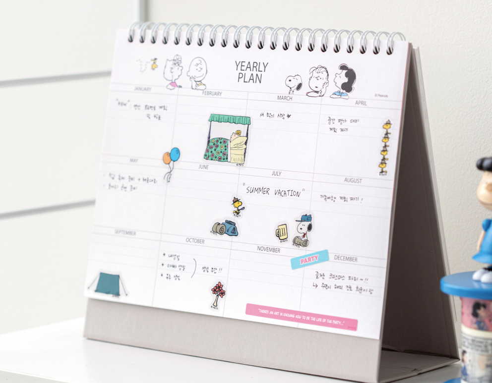 2022 Peanuts desk Calendar