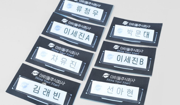 Debut or Die : name badges